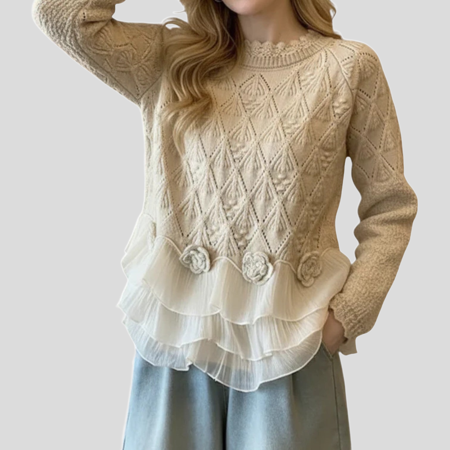 Damski sweter teksturowany z falbanką przy dole
